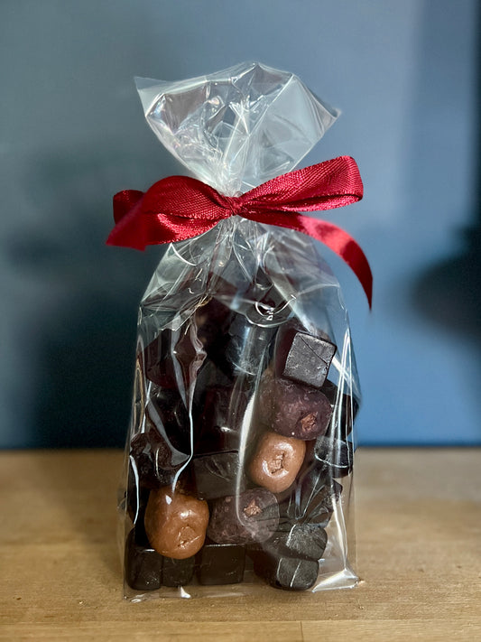 Schokoliertes Rotwein Weingummi mit belgischer Vollmilch-Schokolade, drapiert von Felicitas aus Brandenburg, Vinomente von W&S