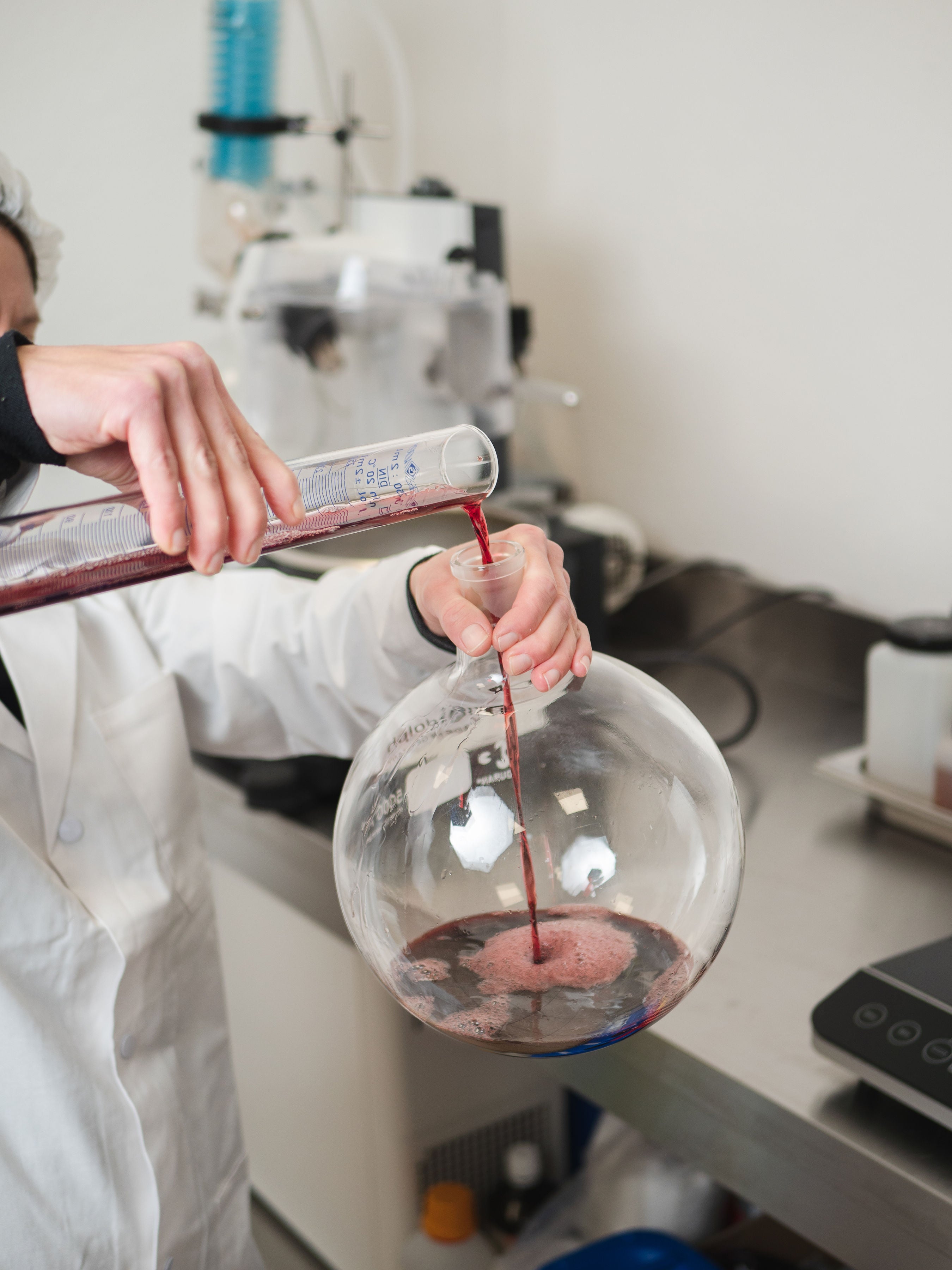 Winzerin und Gründerin von Vinomente Susanne Gebhardt aus Meißen, Herstellung Weinkonzentrat, Vinomente ist eine Marke der W&S Wine & Sweets GmbH, Hersteller von Weingummi mit Wein, laktosefrei, glutenfrei  ohne Gelatine