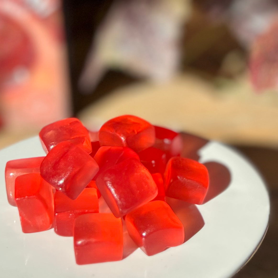 Weingummi mit Rosewein, Weingeschenk und Geschenk für Weinliebhaber, Gastgeschenk unter 5 €, Vinomente ist eine Marke der W&S Wine & Sweets GmbH, Hersteller von Weingummi mit Wein, laktosefrei, glutenfrei  ohne Gelatine