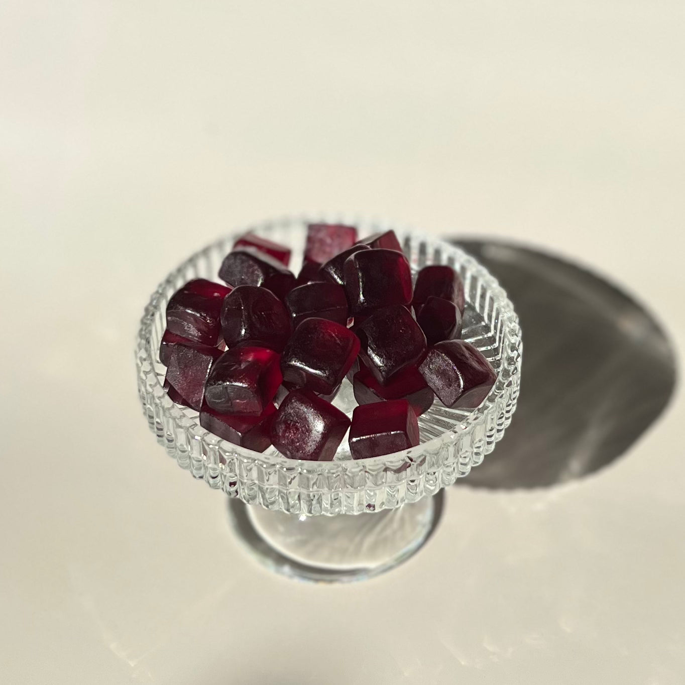 Weingummi mit Rotwein, Weingeschenk und Geschenk für Weinliebhaber, Gastgeschenk unter 5 €, Vinomente ist eine Marke der W&S Wine & Sweets GmbH, Hersteller von Weingummi mit Wein, laktosefrei, glutenfrei  ohne Gelatine