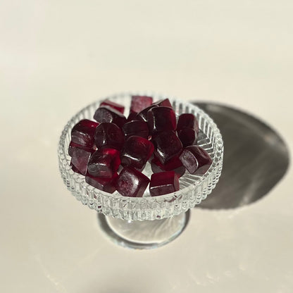 Weingummi mit Rotwein, Weingeschenk und Geschenk für Weinliebhaber, Gastgeschenk unter 5 €, Vinomente ist eine Marke der W&S Wine & Sweets GmbH, Hersteller von Weingummi mit Wein, laktosefrei, glutenfrei  ohne Gelatine
