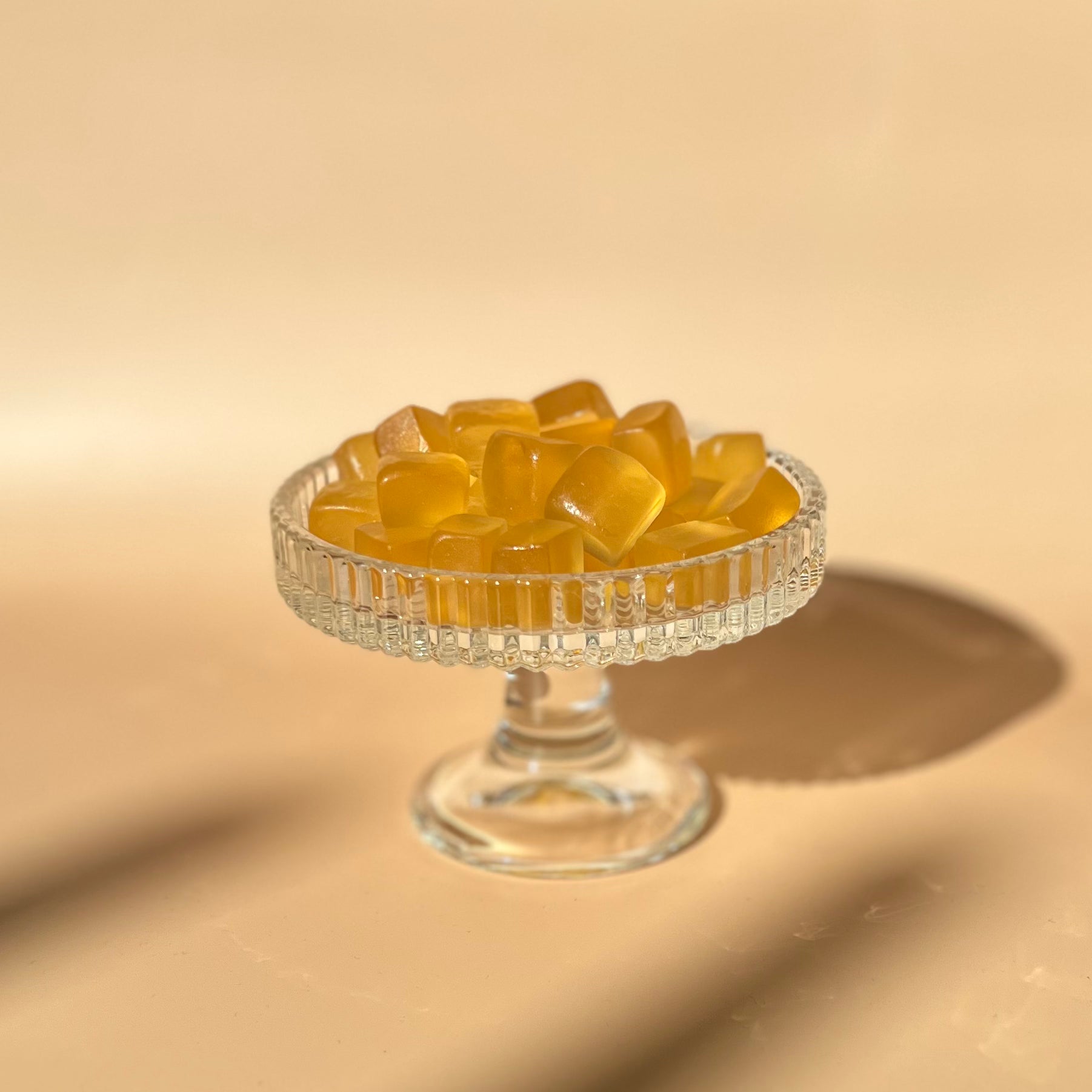 Weingummi mit Weißwein, Weingeschenk und Geschenk für Weinliebhaber, Gastgeschenk unter 5 €, Vinomente ist eine Marke der W&S Wine & Sweets GmbH, Hersteller von Weingummi mit Wein, laktosefrei, glutenfrei  ohne Gelatine